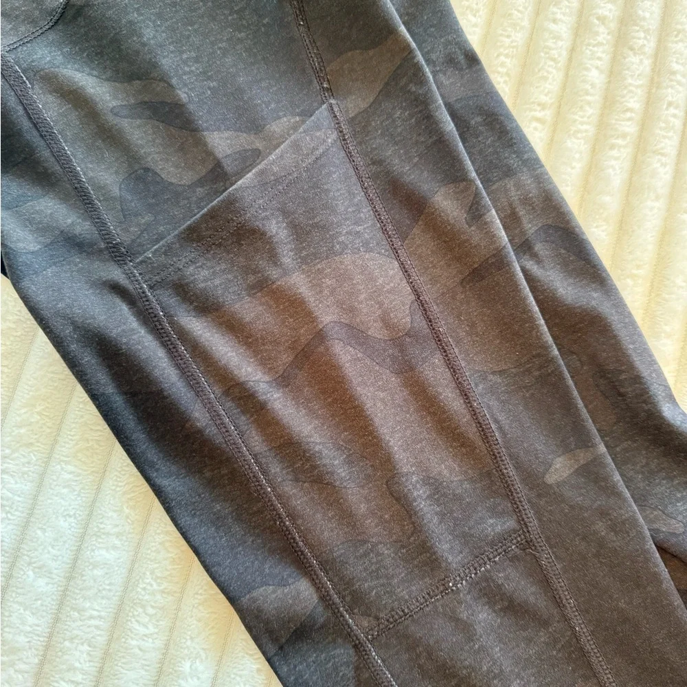 Aeropostale Dark Camo XS Leggings - Picture 8 of 8